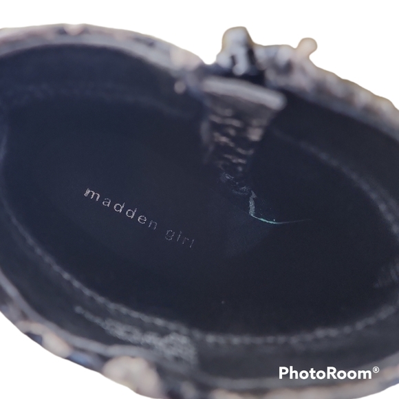 NWOB Madden Girl Dafnii Snake Print Ankle Boots Women's Size 6.5 Gray Black - Picture 9 of 9